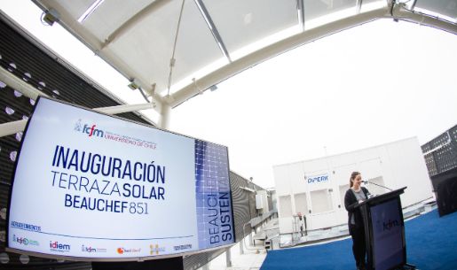 Universidad de Chile inaugura terraza solar con tecnología única en el país