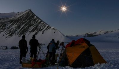 Equipo FCFM analiza efectos meteorológicos de eclipse en la Antártica