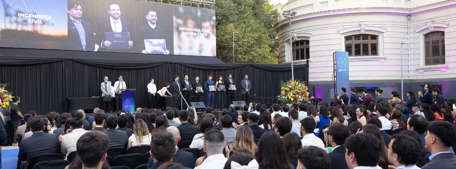 Nueva generación de la FCFM celebra su ceremonia de graduación 2026