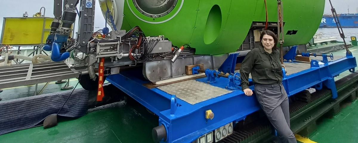 Alumni de Geofísica de la FCFM se convierte en la primera científica en descender a la Fosa de Atacama