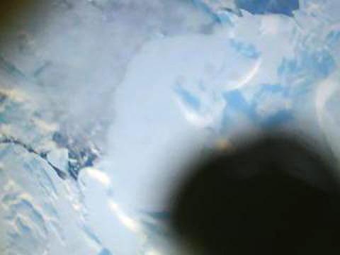 Imagen de la Tierra con sombra de la sonda Langmuir
