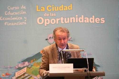 El decano de la FCFM, Prof. Francisco Martínez.