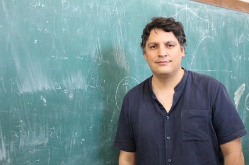 Rodrigo Vicencio, académico del DFI FCFM de la Universidad de Chile e investigador del Instituto Milenio de Óptica MIRO.