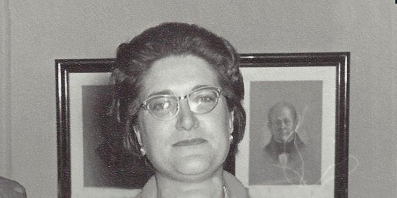 Fue la primera doctora en Astrofísica de Chile, grado que obtuvo en la Universidad de Indiana el año 1964. Fue además la primera mujer y astrónoma en ingresar a la Academia Chilena de Ciencias.