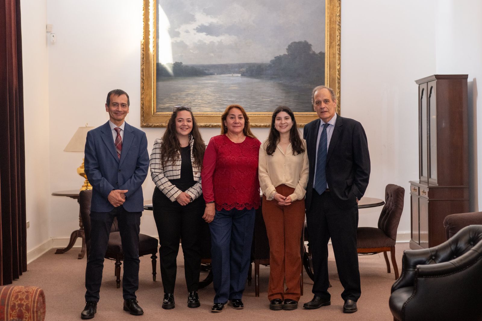 Reconocimiento a la excelencia académica: Estudiantes de la Facultad de Ciencias Físicas y Matemáticas reciben el Premio del Instituto de Ingenieros