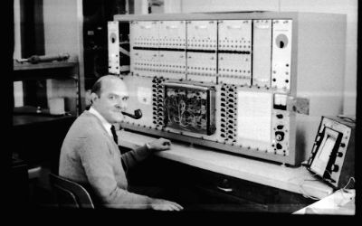 E 1962 la FCFM adquirió el primer computador científico del país