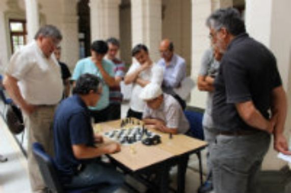 Con gran entusiasmo e interés los jugadores estuvieron siguiendo cada ronda del torneo de ajedrez 