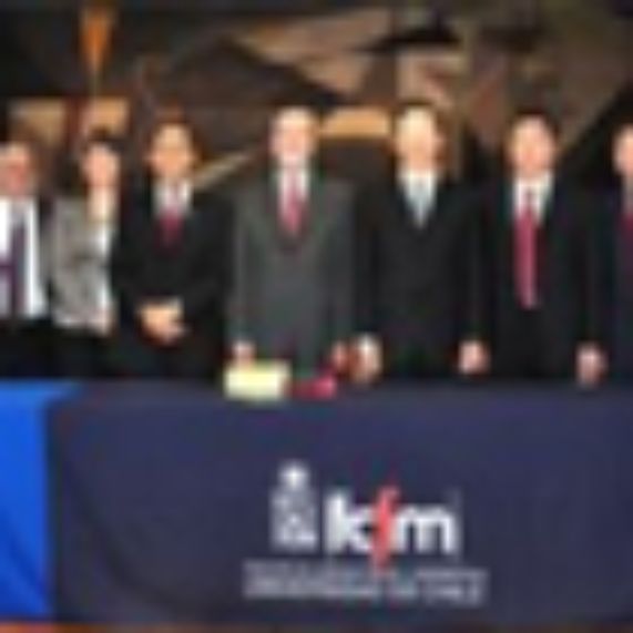 Representantes de la Universidad de Chile y la Universidad de Beihang en ceremonia de firma de acuerdo de cooperación